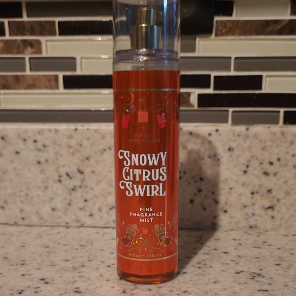 Bath & Body Works Snowy Citrus Swirl Fragrance Mist (2 for $12)